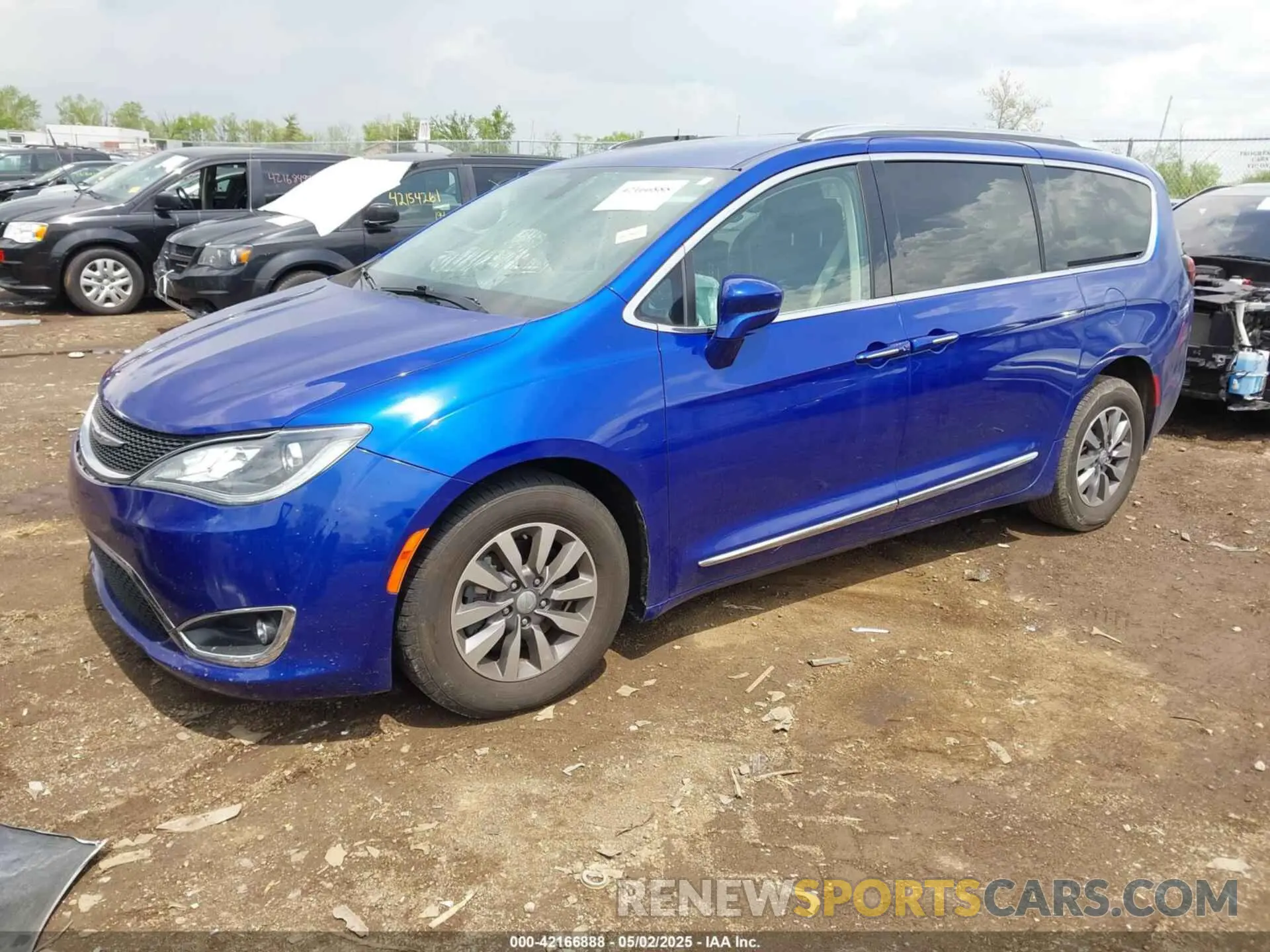 2 Photograph of a damaged car 2C4RC1EG3LR172897 CHRYSLER PACIFICA 2020