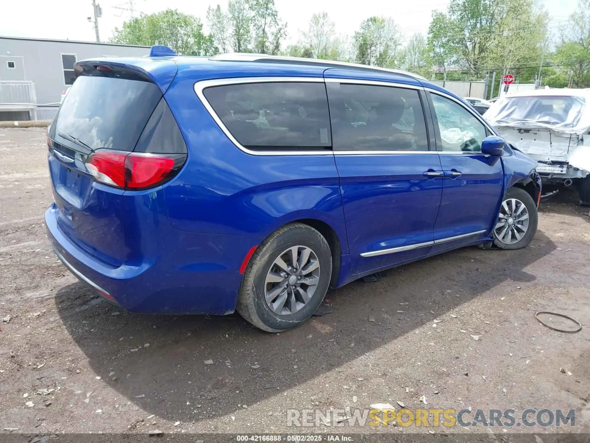 4 Photograph of a damaged car 2C4RC1EG3LR172897 CHRYSLER PACIFICA 2020