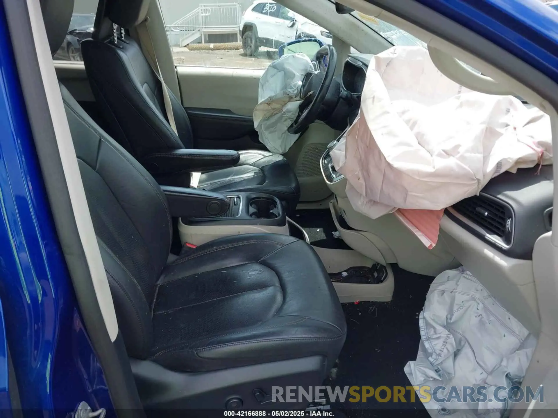 5 Photograph of a damaged car 2C4RC1EG3LR172897 CHRYSLER PACIFICA 2020