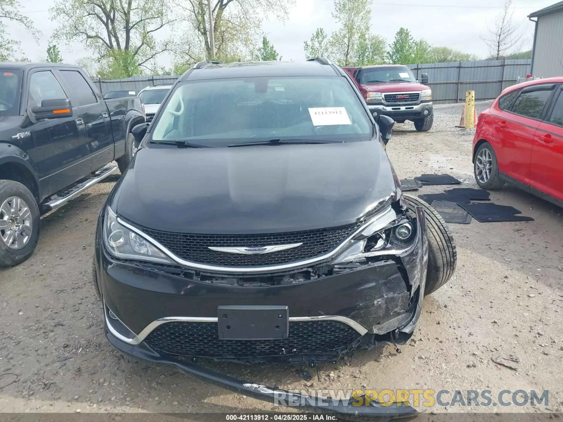 13 Photograph of a damaged car 2C4RC1EG4LR108013 CHRYSLER PACIFICA 2020
