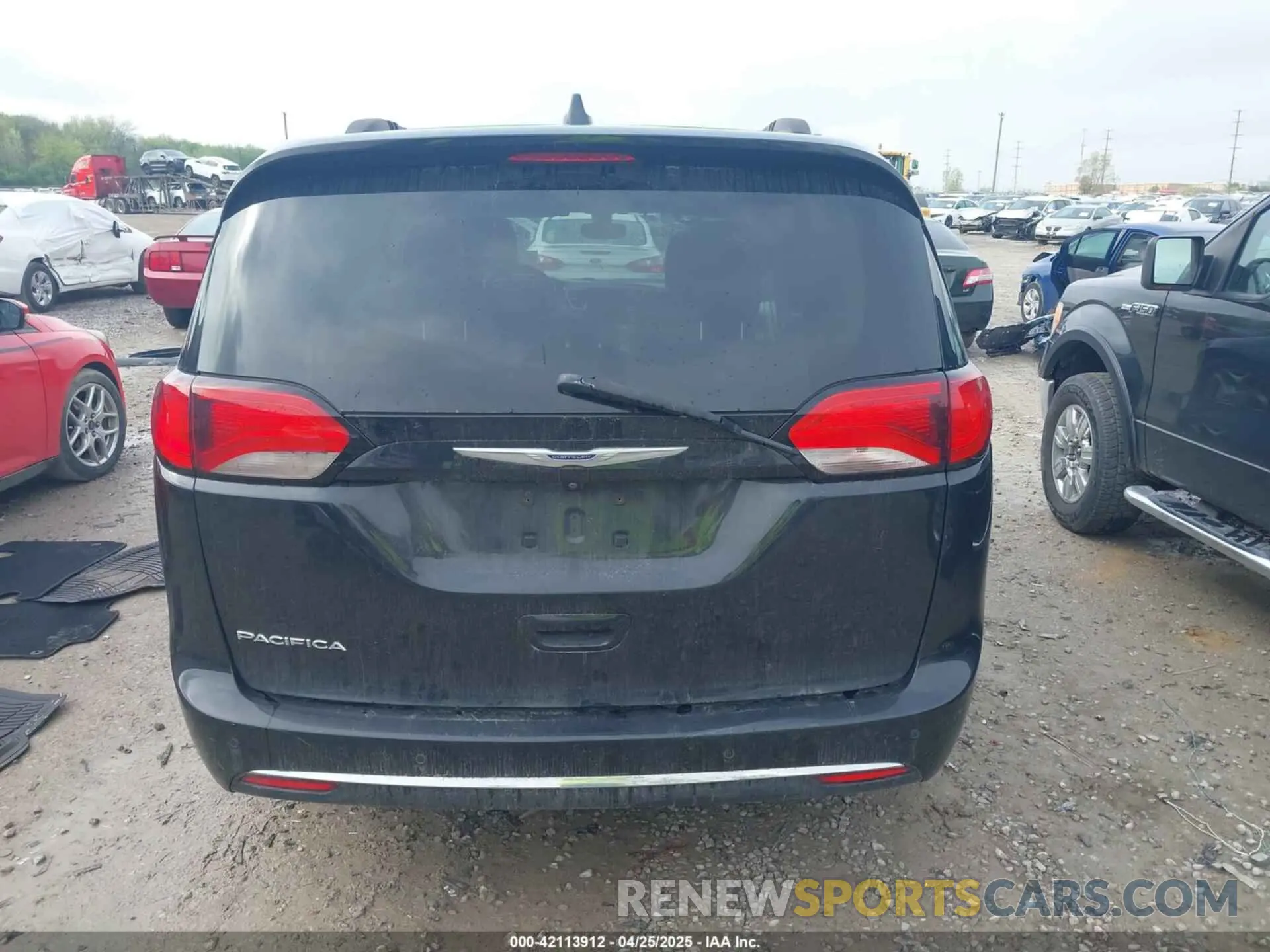 17 Photograph of a damaged car 2C4RC1EG4LR108013 CHRYSLER PACIFICA 2020