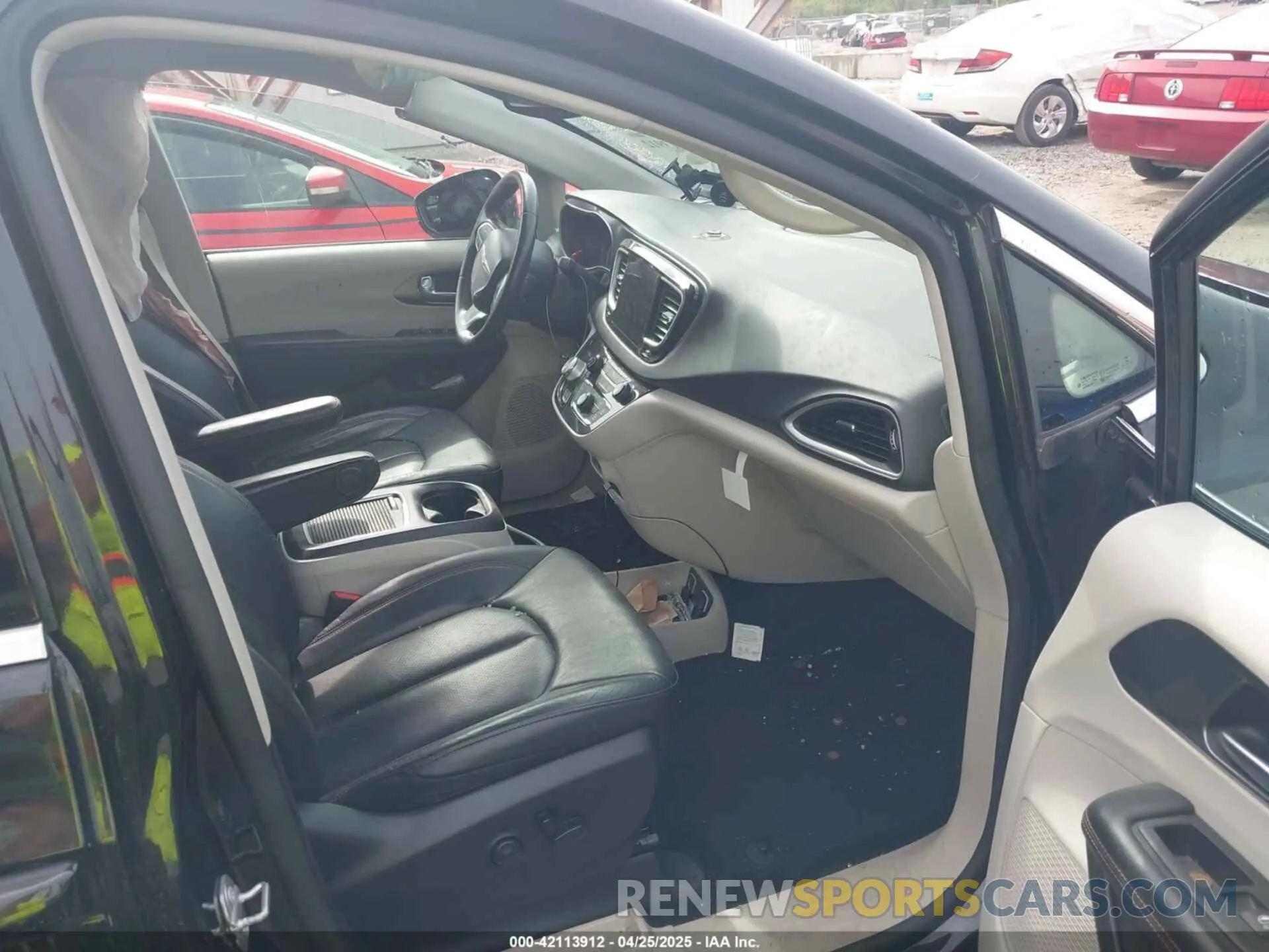 5 Photograph of a damaged car 2C4RC1EG4LR108013 CHRYSLER PACIFICA 2020