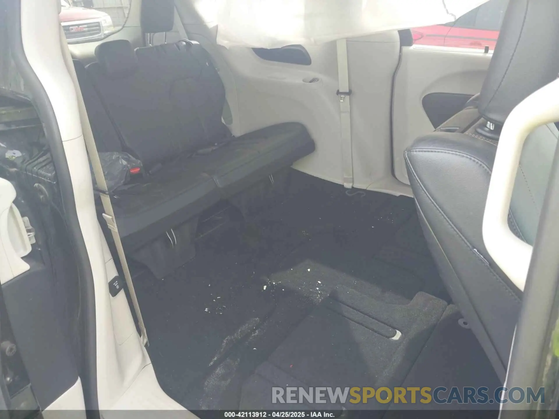 8 Photograph of a damaged car 2C4RC1EG4LR108013 CHRYSLER PACIFICA 2020