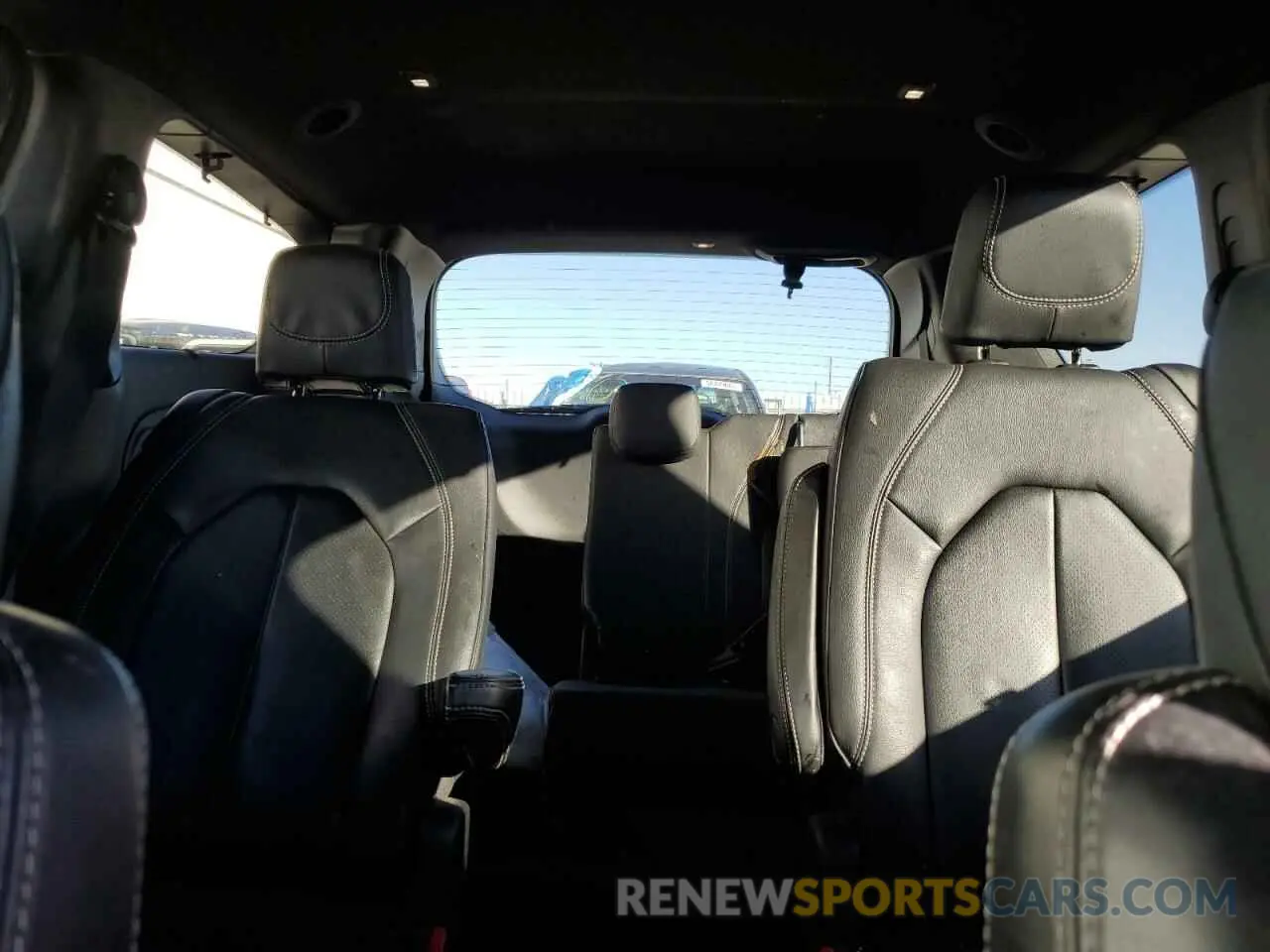 10 Фотография поврежденного автомобиля 2C4RC1EG4LR125555 CHRYSLER PACIFICA 2020