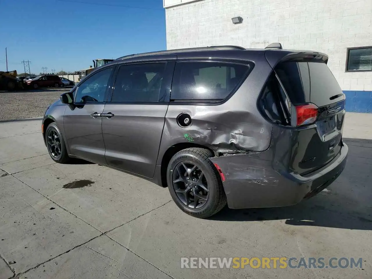 2 Фотография поврежденного автомобиля 2C4RC1EG4LR125555 CHRYSLER PACIFICA 2020