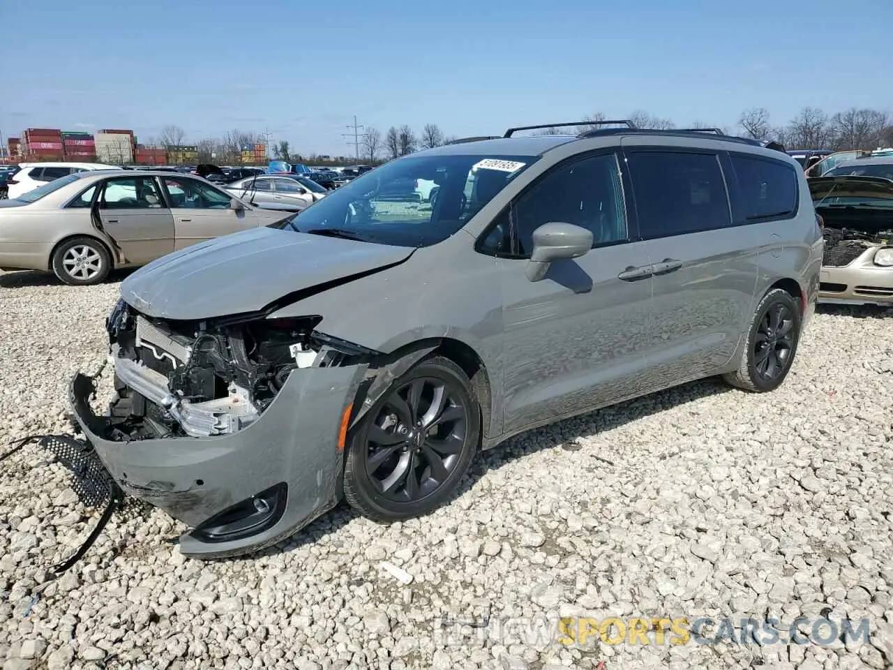 1 Photograph of a damaged car 2C4RC1EG5LR137360 CHRYSLER PACIFICA 2020