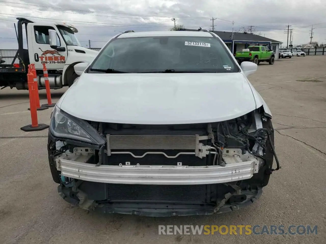 5 Photograph of a damaged car 2C4RC1EG6LR173154 CHRYSLER PACIFICA 2020