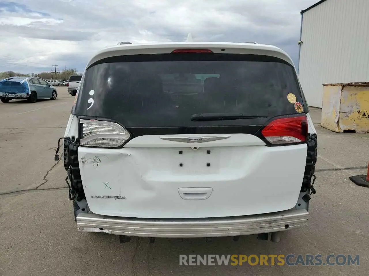 6 Photograph of a damaged car 2C4RC1EG6LR173154 CHRYSLER PACIFICA 2020