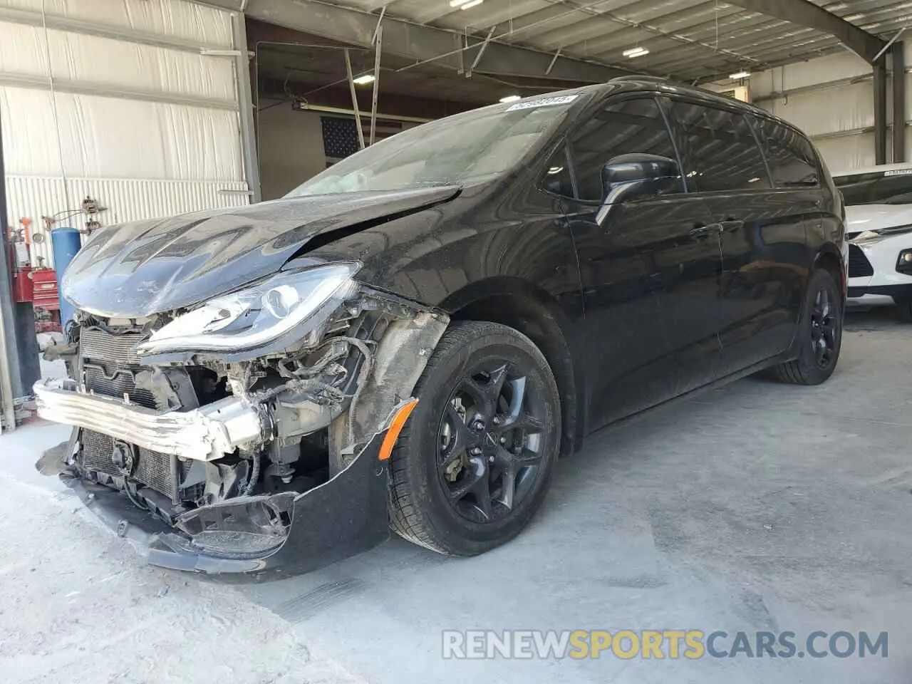 1 Photograph of a damaged car 2C4RC1EG8LR134985 CHRYSLER PACIFICA 2020