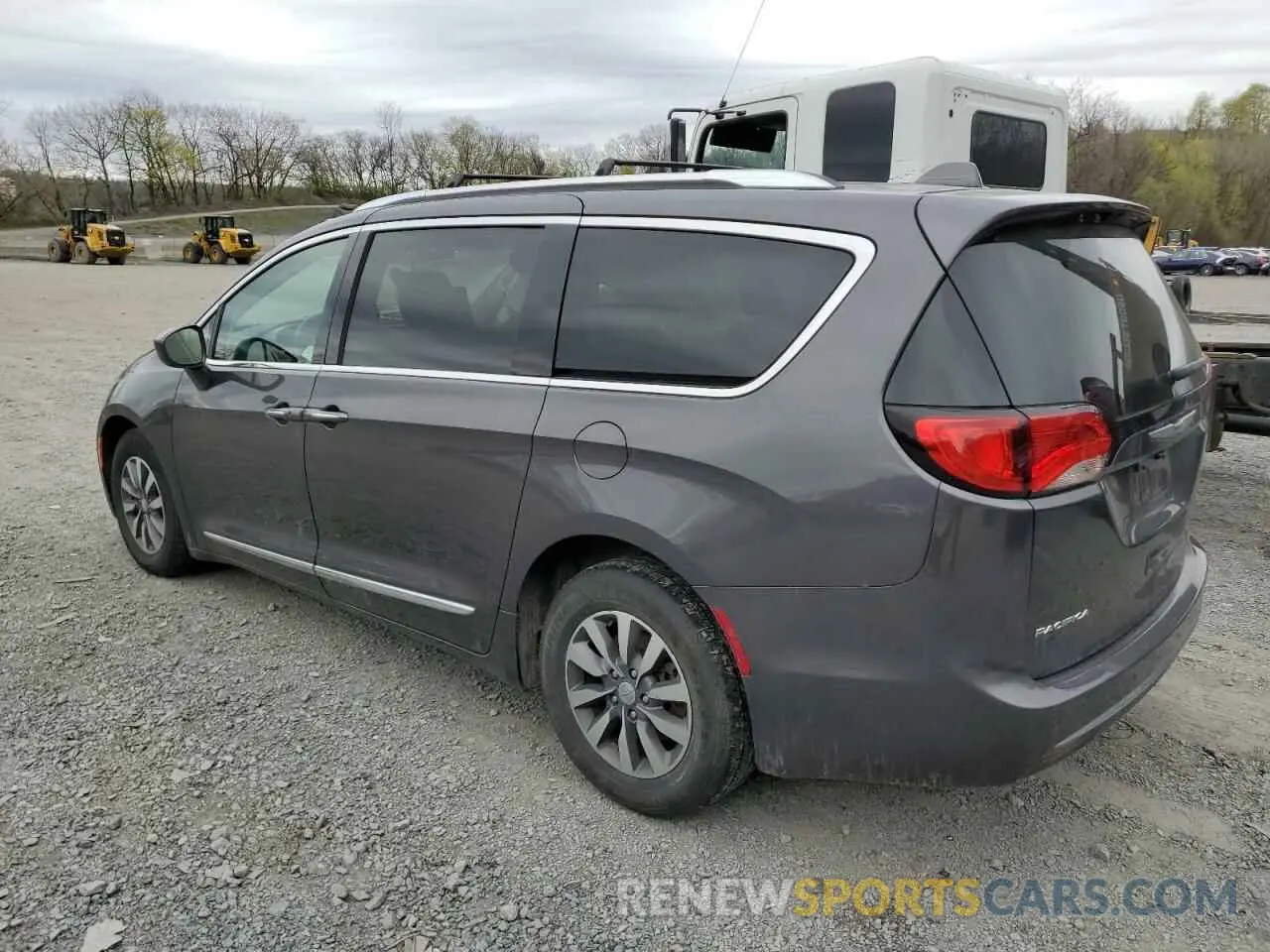2 Photograph of a damaged car 2C4RC1EG9LR252558 CHRYSLER PACIFICA 2020