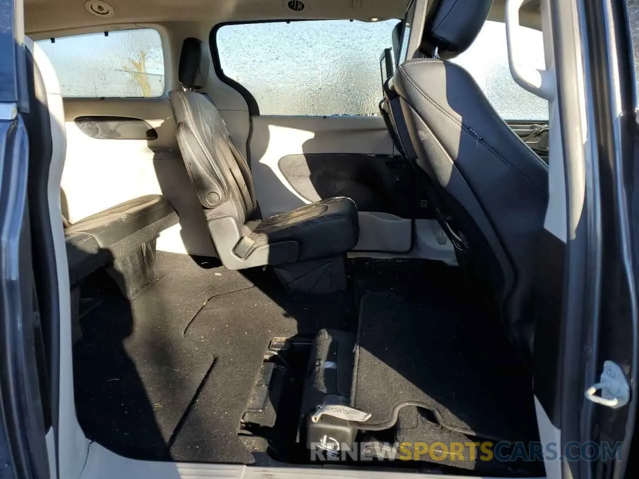 11 Фотография поврежденного автомобиля 2C4RC1EGXLR110879 CHRYSLER PACIFICA 2020
