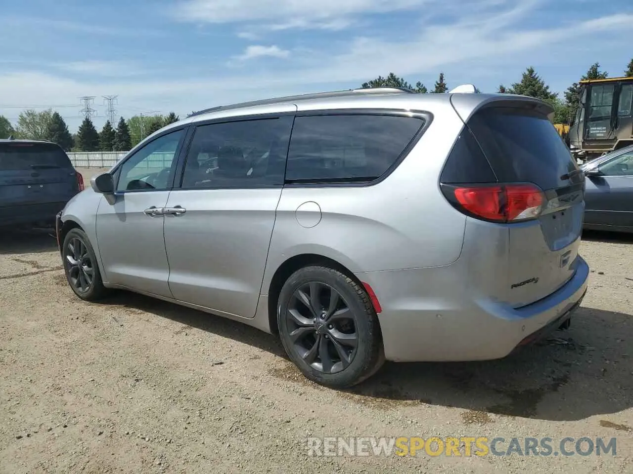 2 Photograph of a damaged car 2C4RC1EGXLR123048 CHRYSLER PACIFICA 2020