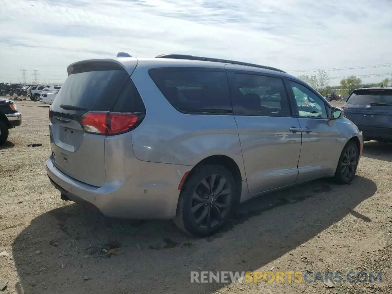 3 Photograph of a damaged car 2C4RC1EGXLR123048 CHRYSLER PACIFICA 2020