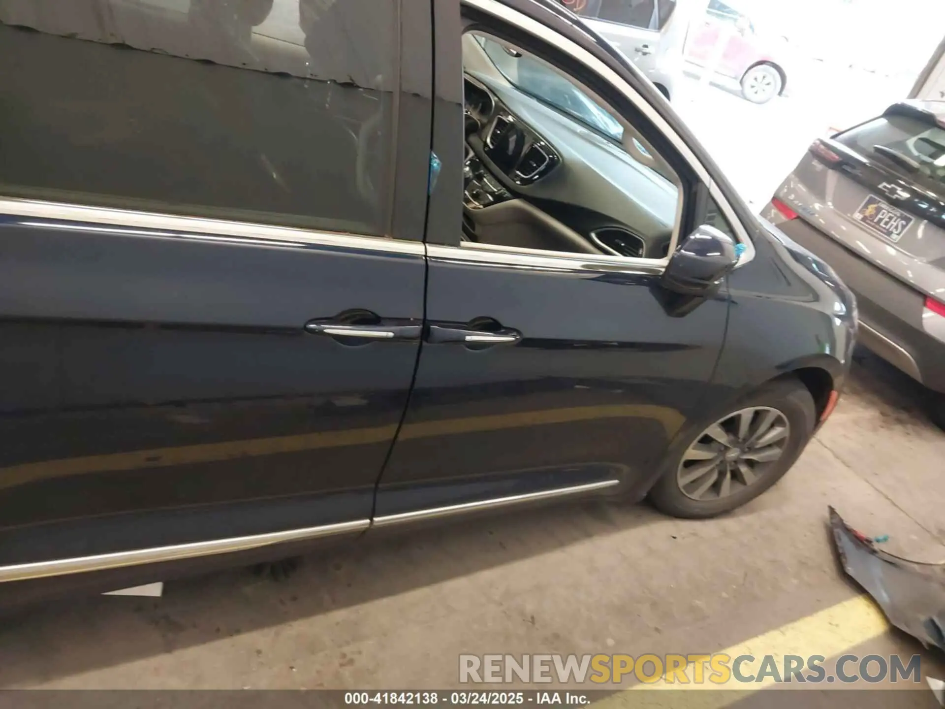 13 Photograph of a damaged car 2C4RC1EGXLR172864 CHRYSLER PACIFICA 2020