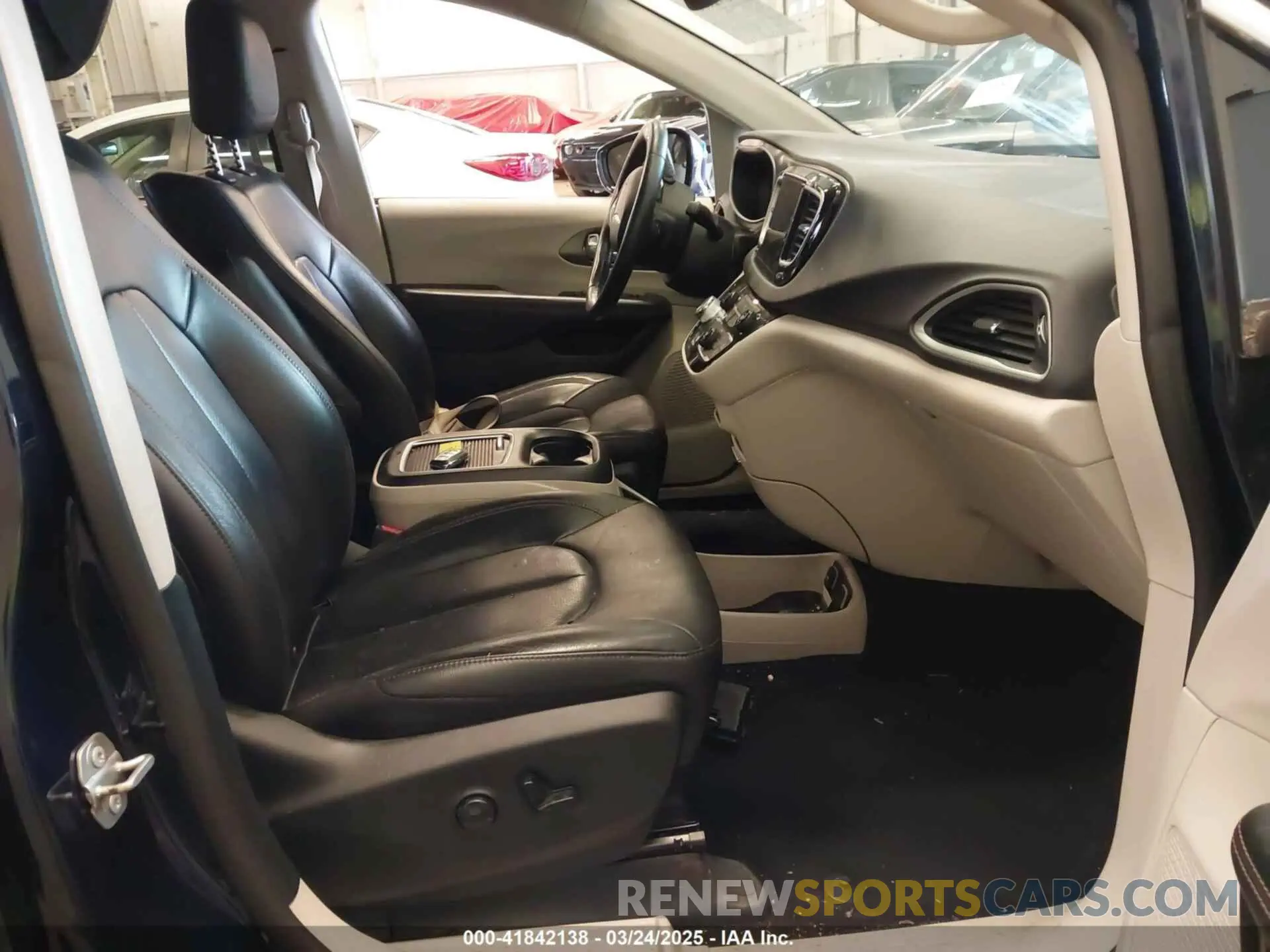 5 Photograph of a damaged car 2C4RC1EGXLR172864 CHRYSLER PACIFICA 2020