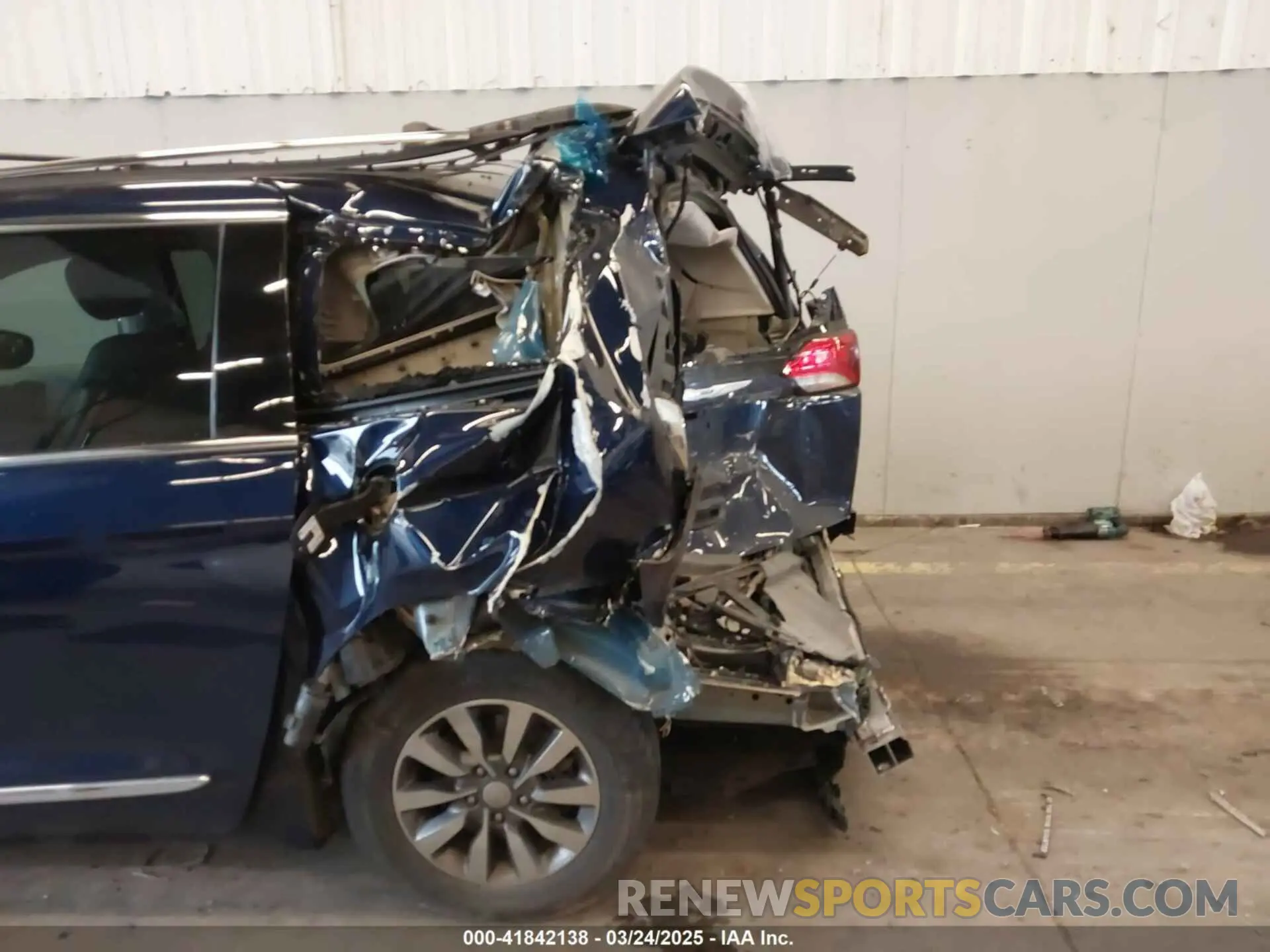 6 Photograph of a damaged car 2C4RC1EGXLR172864 CHRYSLER PACIFICA 2020