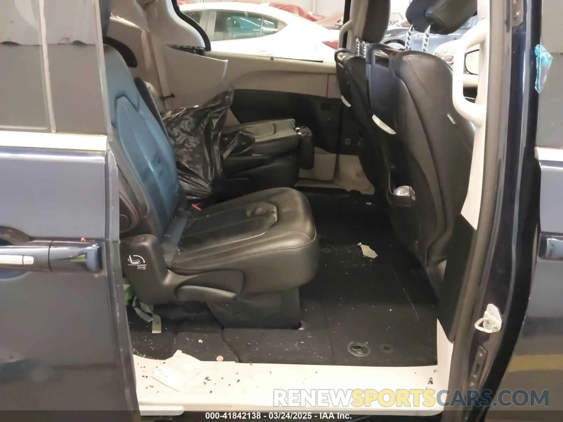 8 Photograph of a damaged car 2C4RC1EGXLR172864 CHRYSLER PACIFICA 2020