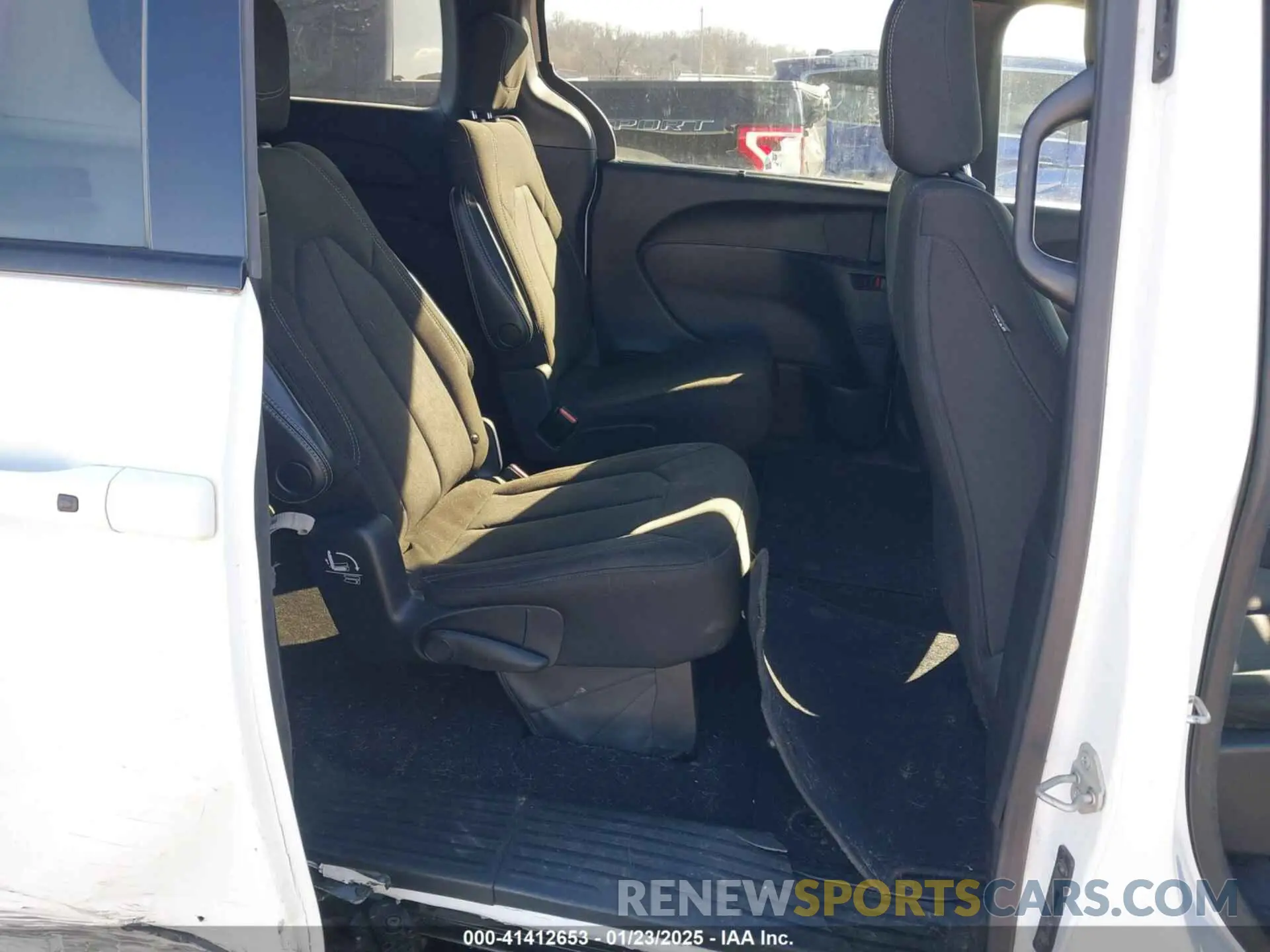 8 Photograph of a damaged car 2C4RC1FG0LR150239 CHRYSLER PACIFICA 2020