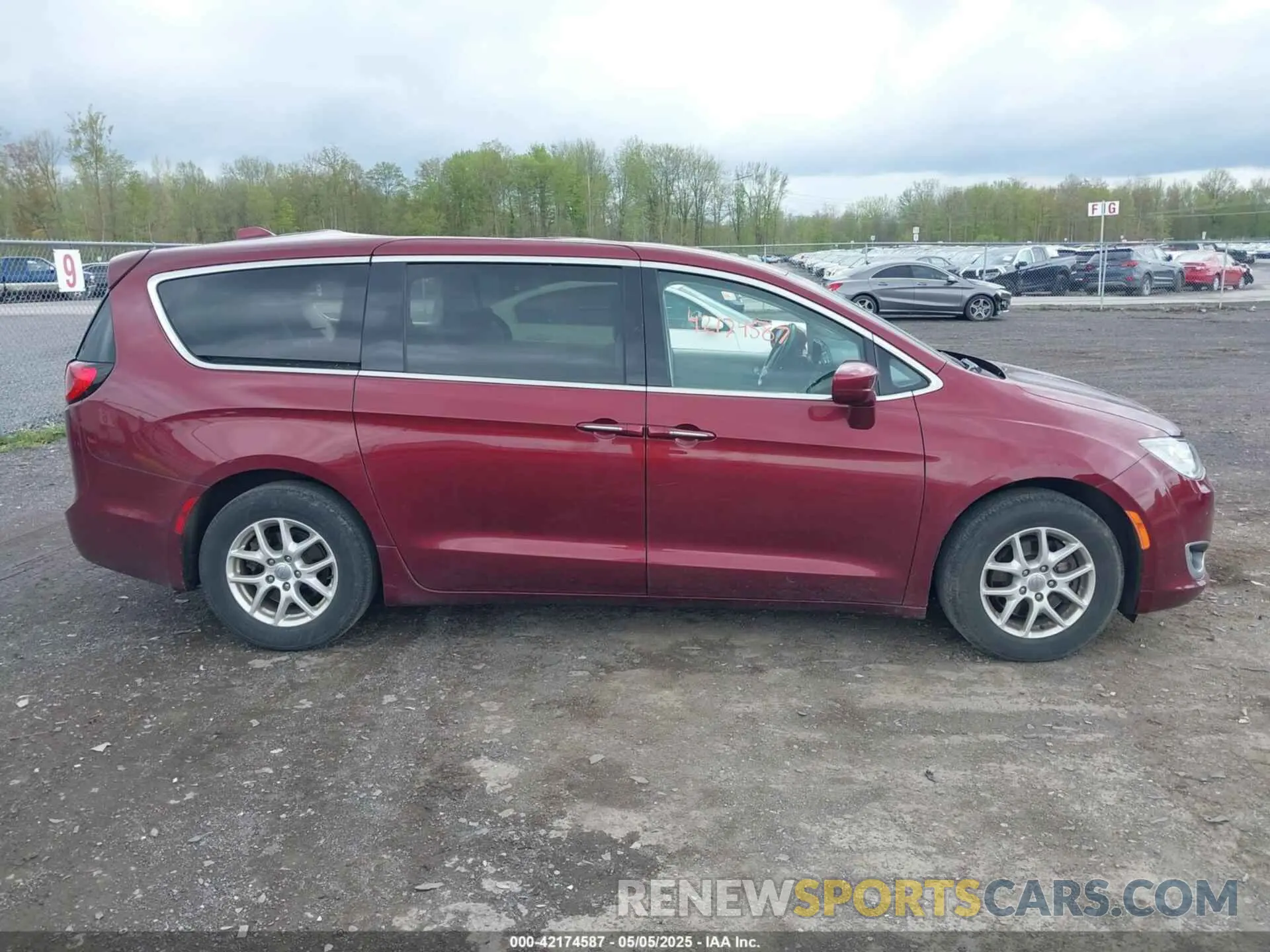 13 Фотография поврежденного автомобиля 2C4RC1FG0LR266864 CHRYSLER PACIFICA 2020