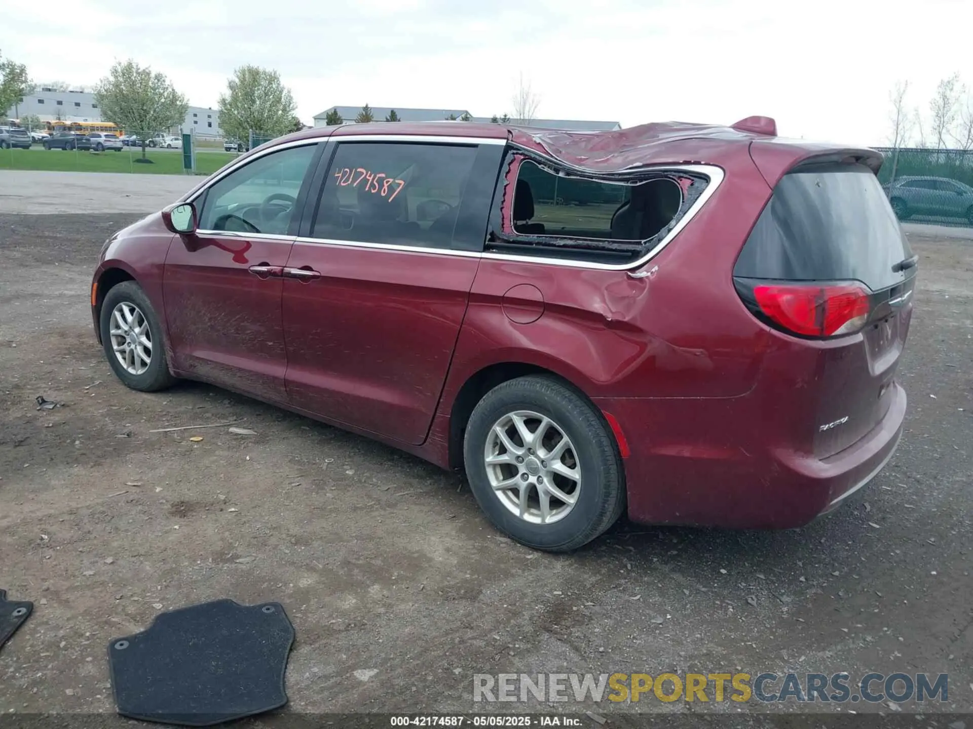 3 Фотография поврежденного автомобиля 2C4RC1FG0LR266864 CHRYSLER PACIFICA 2020