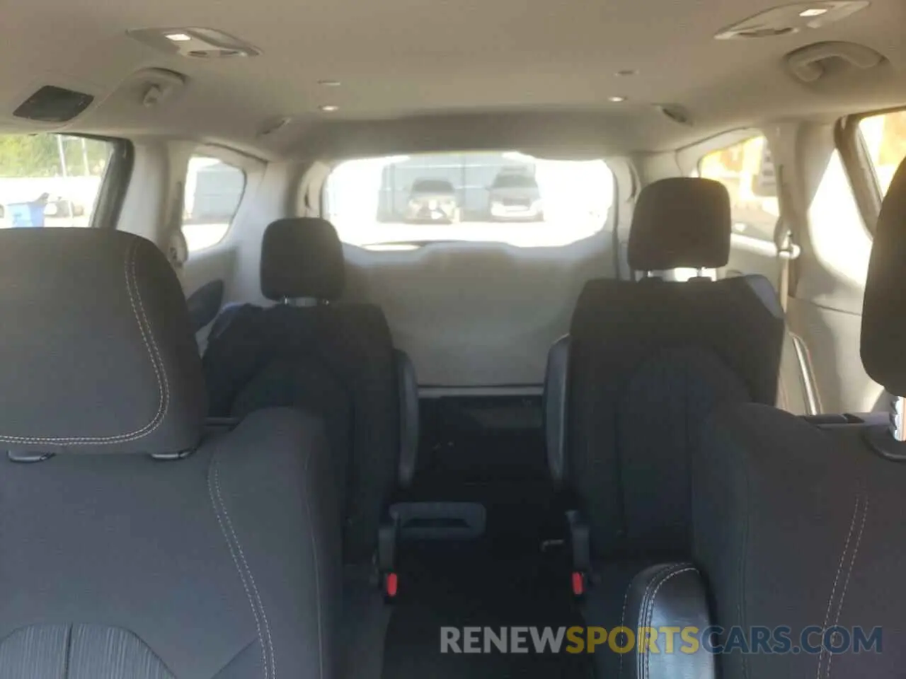 10 Фотография поврежденного автомобиля 2C4RC1FG1LR235770 CHRYSLER PACIFICA 2020