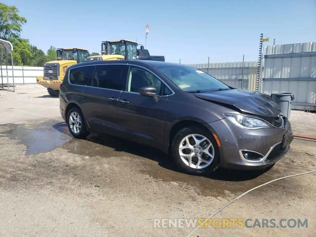 4 Фотография поврежденного автомобиля 2C4RC1FG1LR235770 CHRYSLER PACIFICA 2020