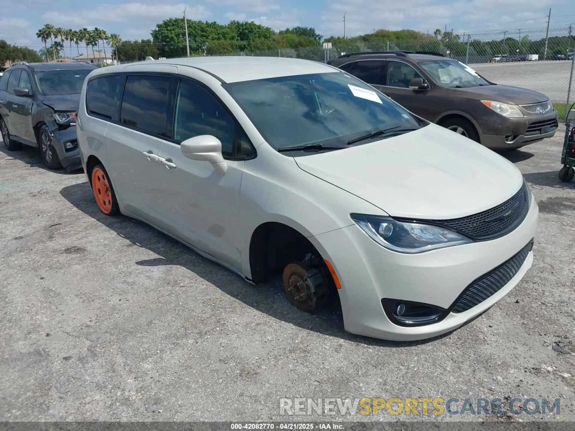 1 Фотография поврежденного автомобиля 2C4RC1FG2LR149545 CHRYSLER PACIFICA 2020