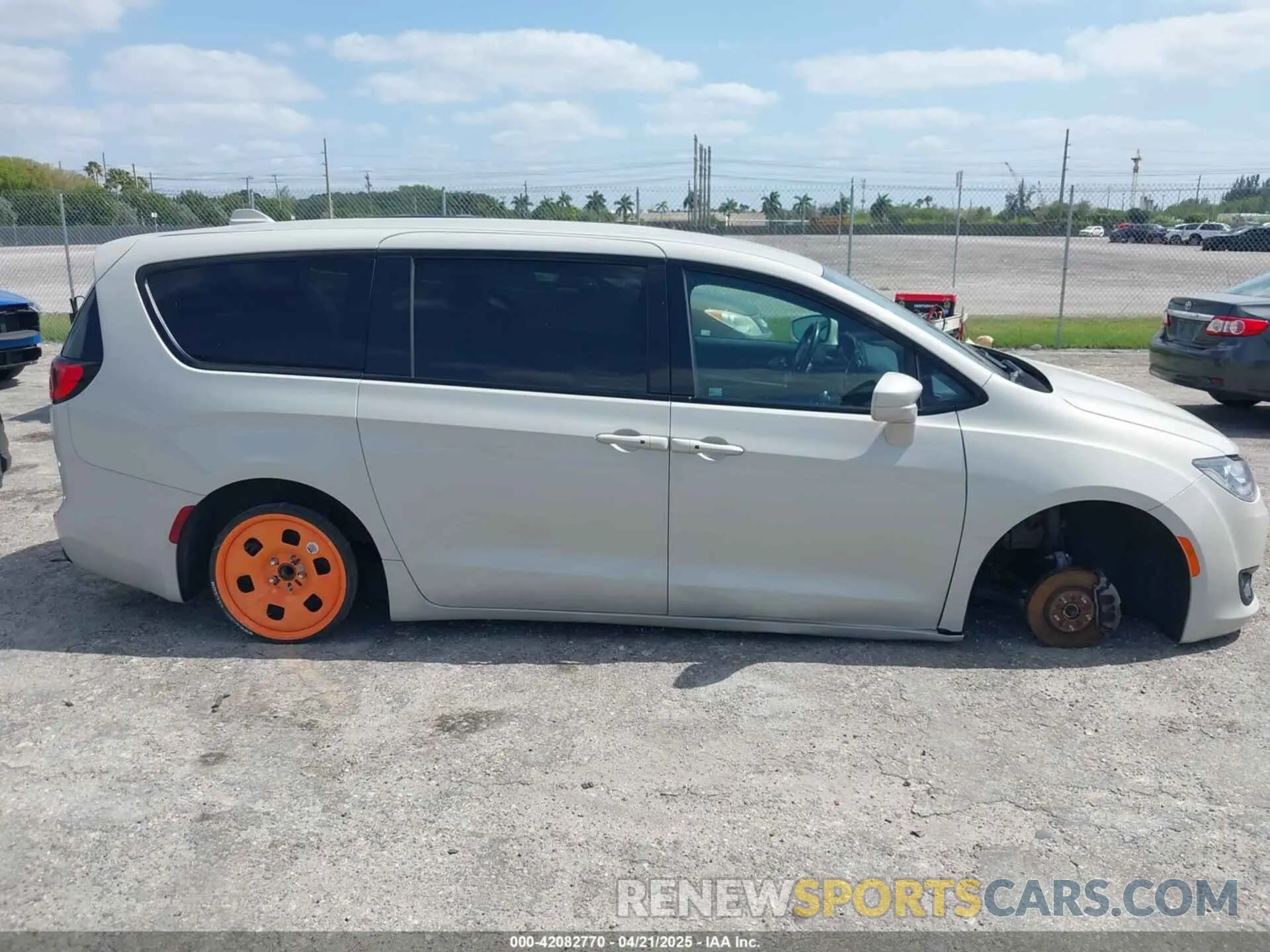 14 Фотография поврежденного автомобиля 2C4RC1FG2LR149545 CHRYSLER PACIFICA 2020