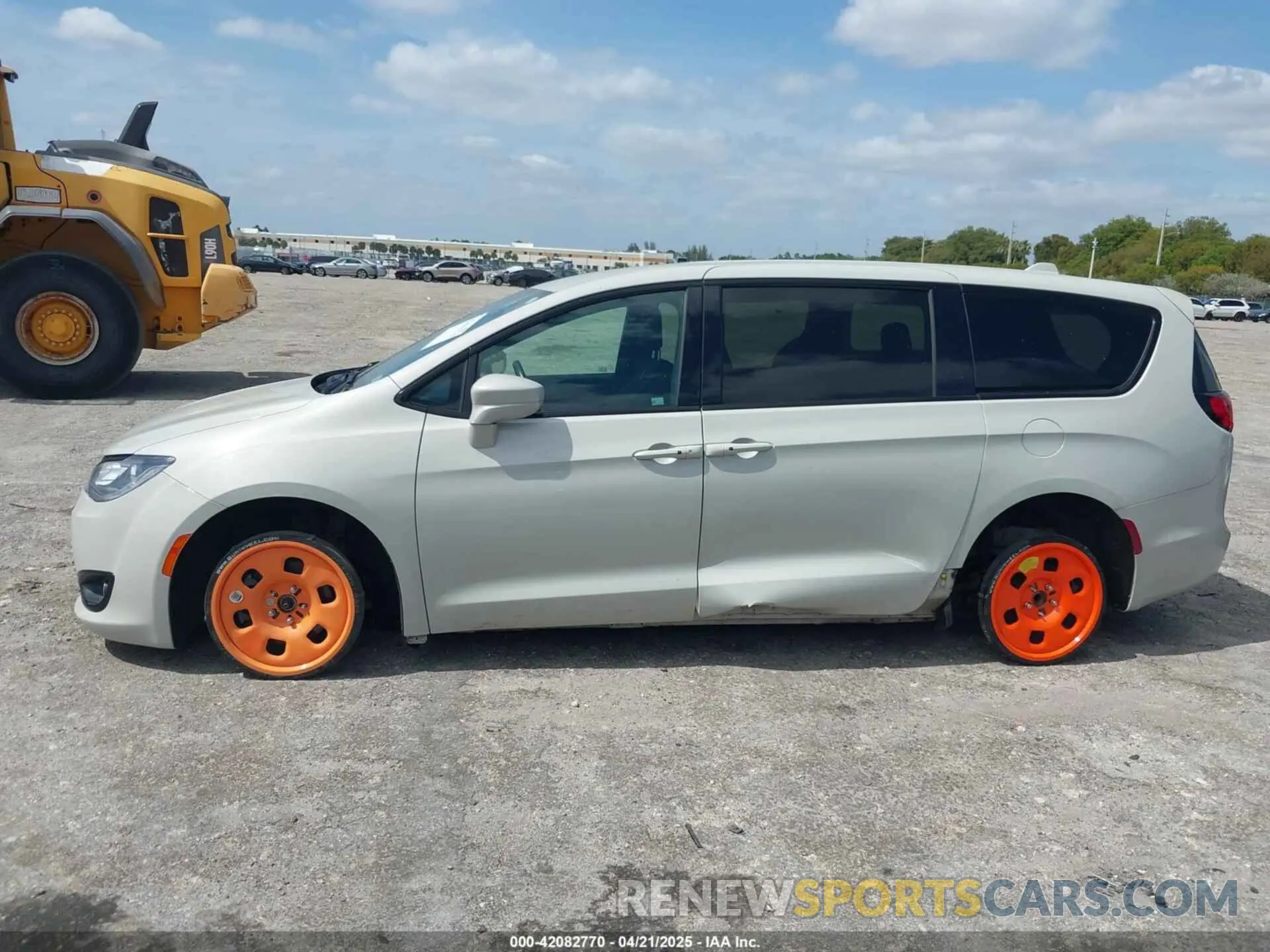 15 Фотография поврежденного автомобиля 2C4RC1FG2LR149545 CHRYSLER PACIFICA 2020