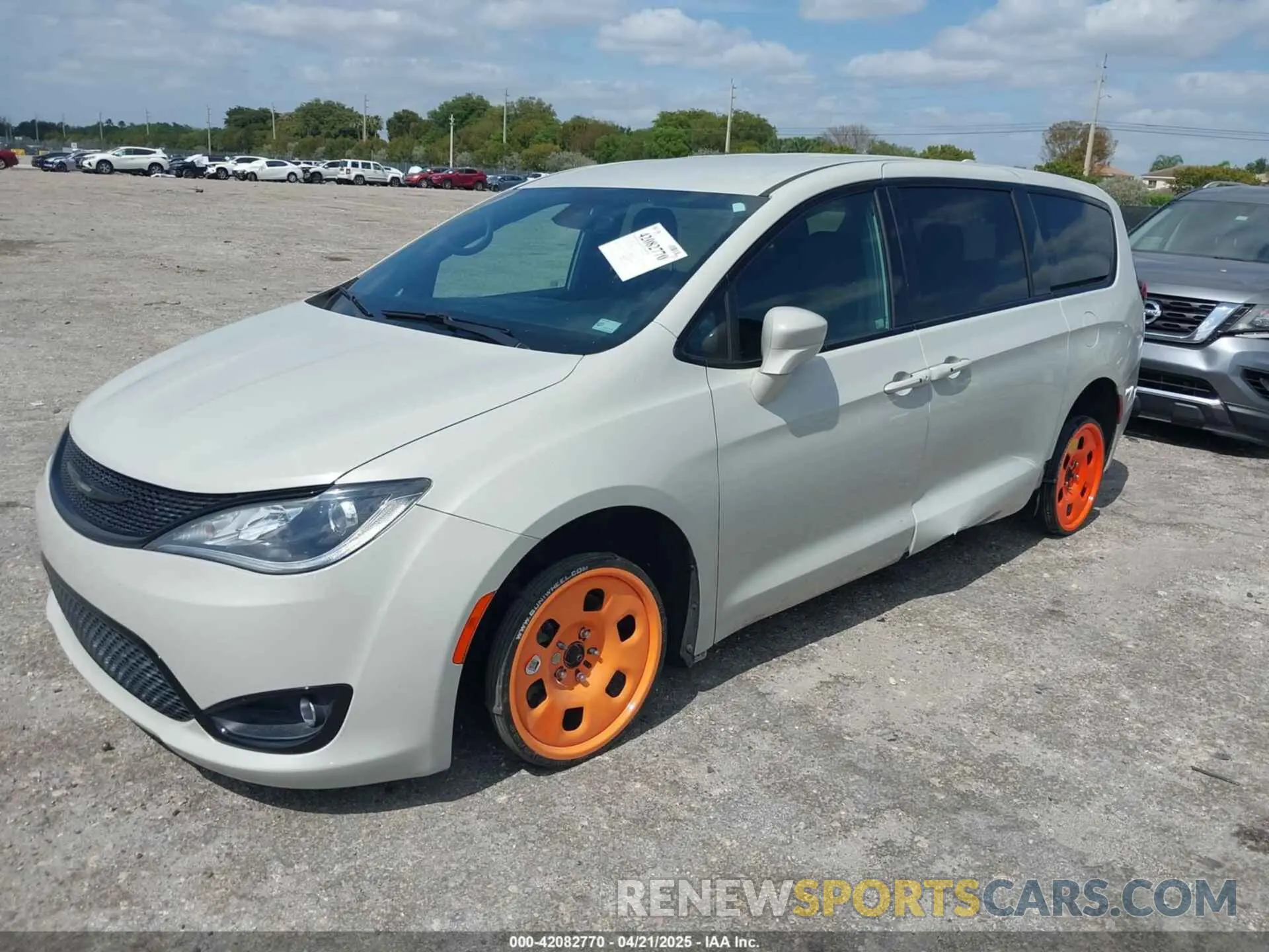 2 Фотография поврежденного автомобиля 2C4RC1FG2LR149545 CHRYSLER PACIFICA 2020