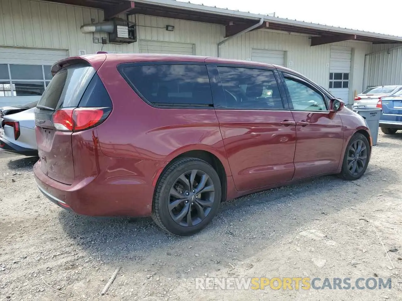 3 Фотография поврежденного автомобиля 2C4RC1FG2LR235891 CHRYSLER PACIFICA 2020