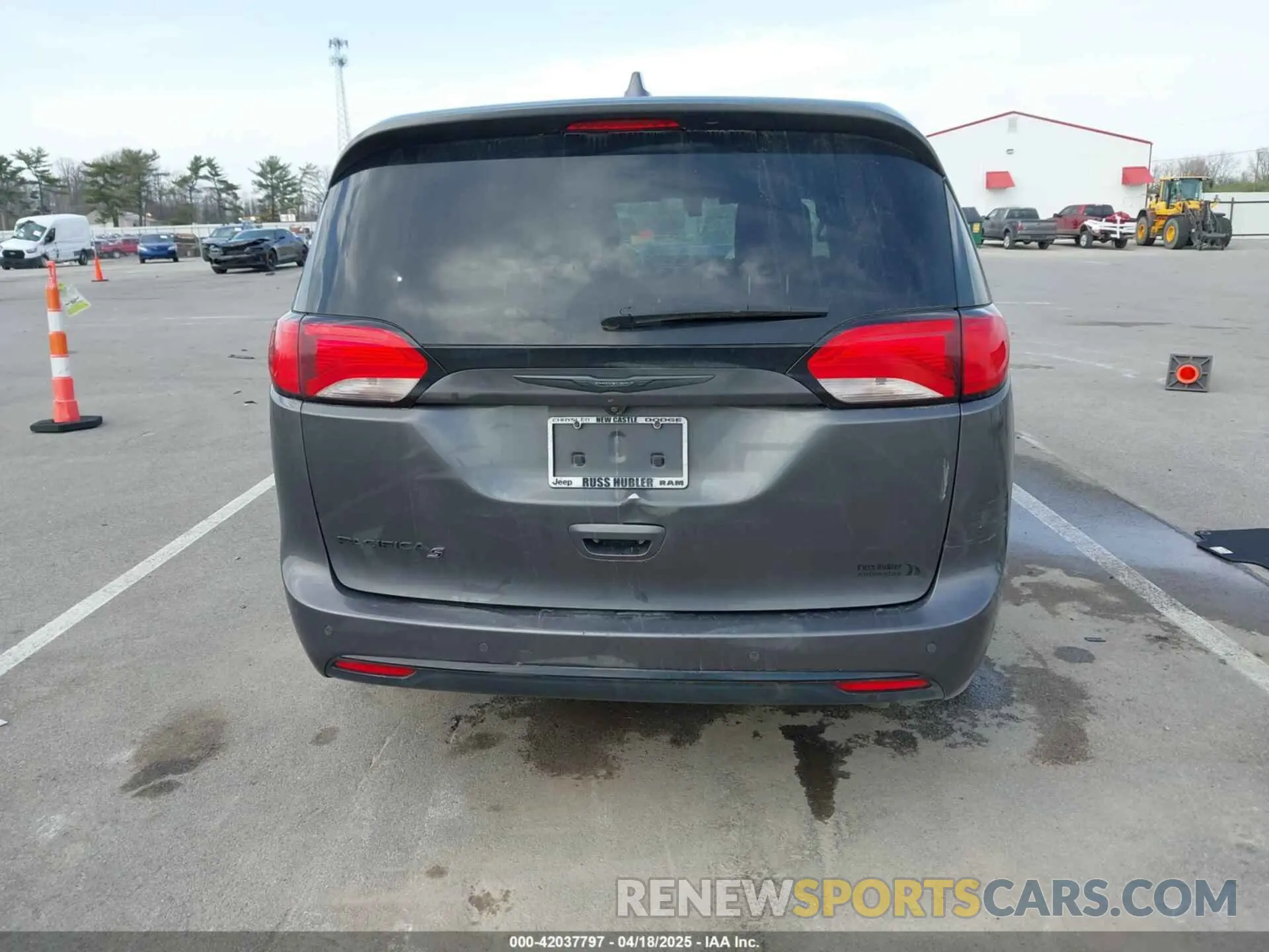 16 Photograph of a damaged car 2C4RC1FG3LR109958 CHRYSLER PACIFICA 2020