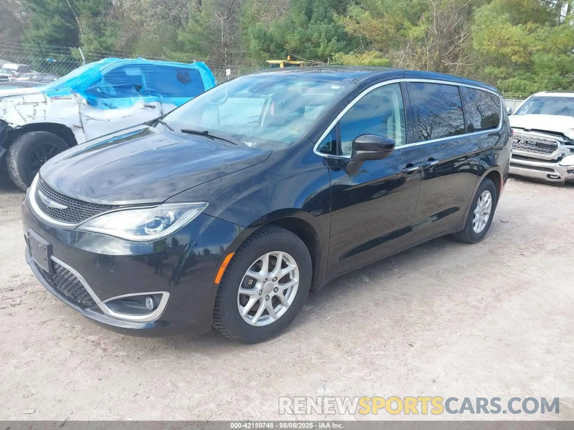 2 Photograph of a damaged car 2C4RC1FG6LR205129 CHRYSLER PACIFICA 2020