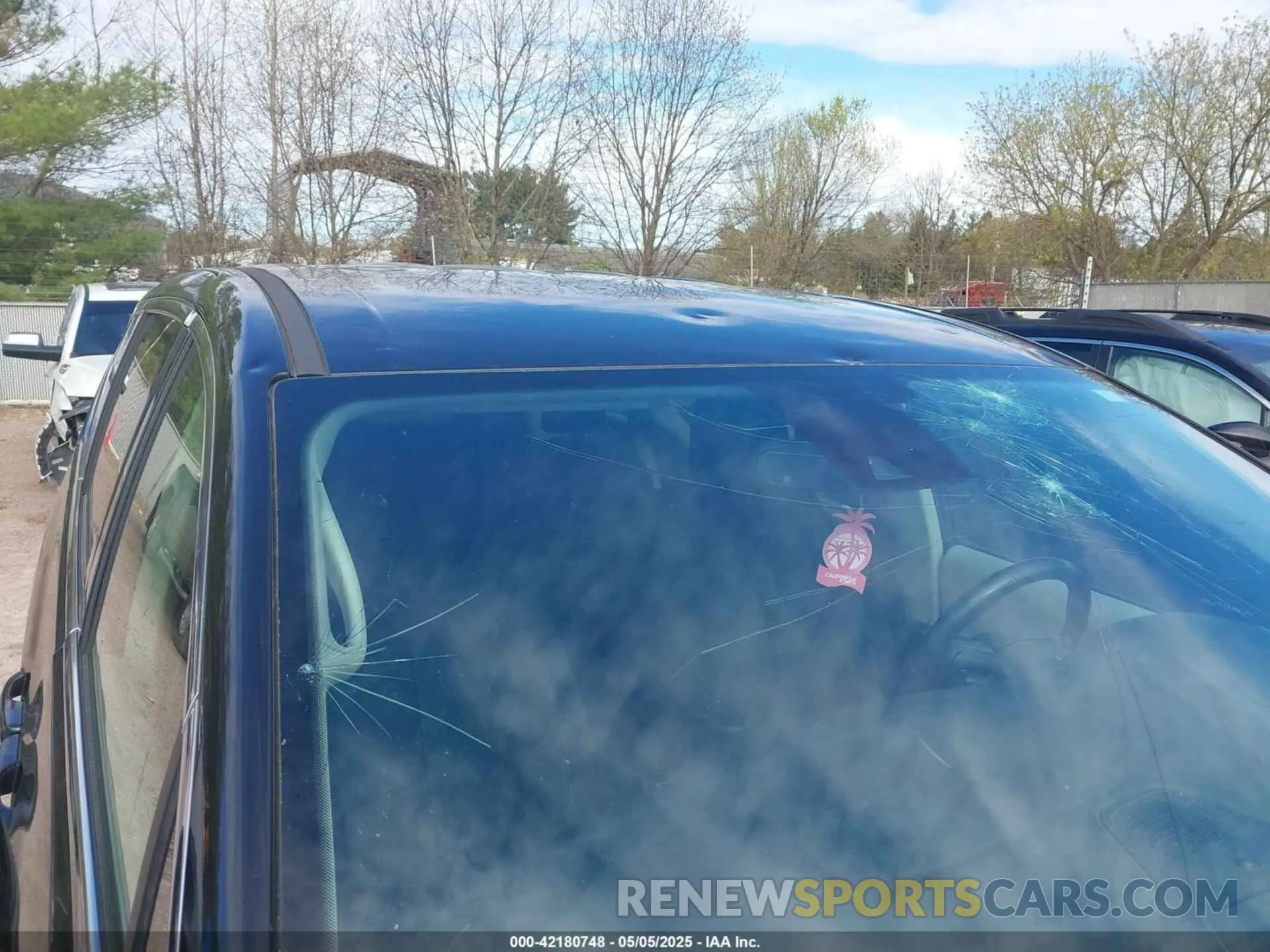 21 Photograph of a damaged car 2C4RC1FG6LR205129 CHRYSLER PACIFICA 2020