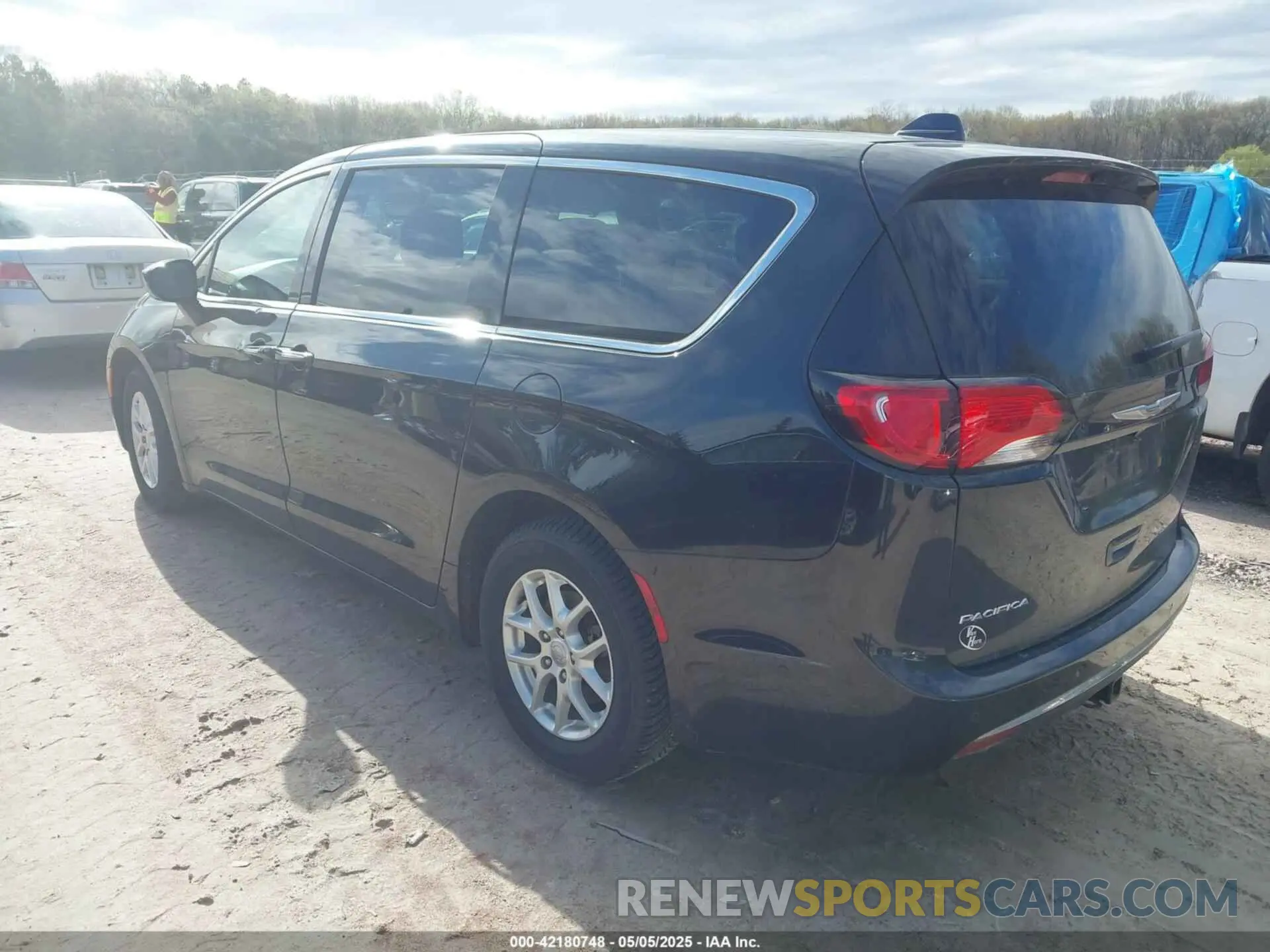 3 Photograph of a damaged car 2C4RC1FG6LR205129 CHRYSLER PACIFICA 2020