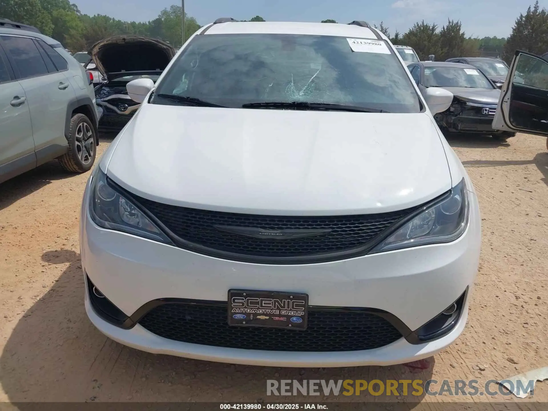 12 Photograph of a damaged car 2C4RC1FG7LR121675 CHRYSLER PACIFICA 2020