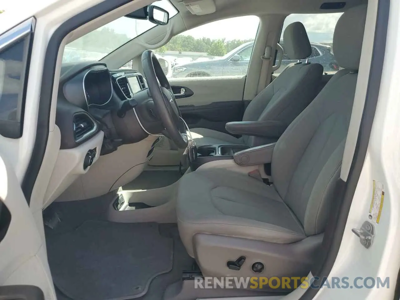 7 Photograph of a damaged car 2C4RC1FG7LR129873 CHRYSLER PACIFICA 2020