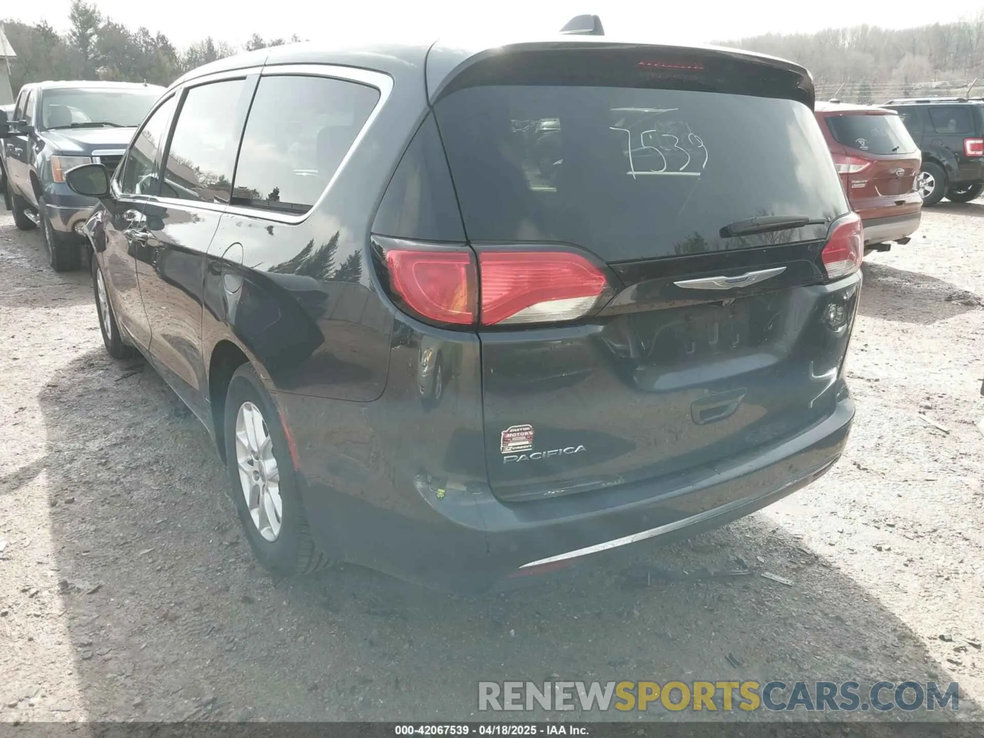 3 Photograph of a damaged car 2C4RC1FG7LR185392 CHRYSLER PACIFICA 2020