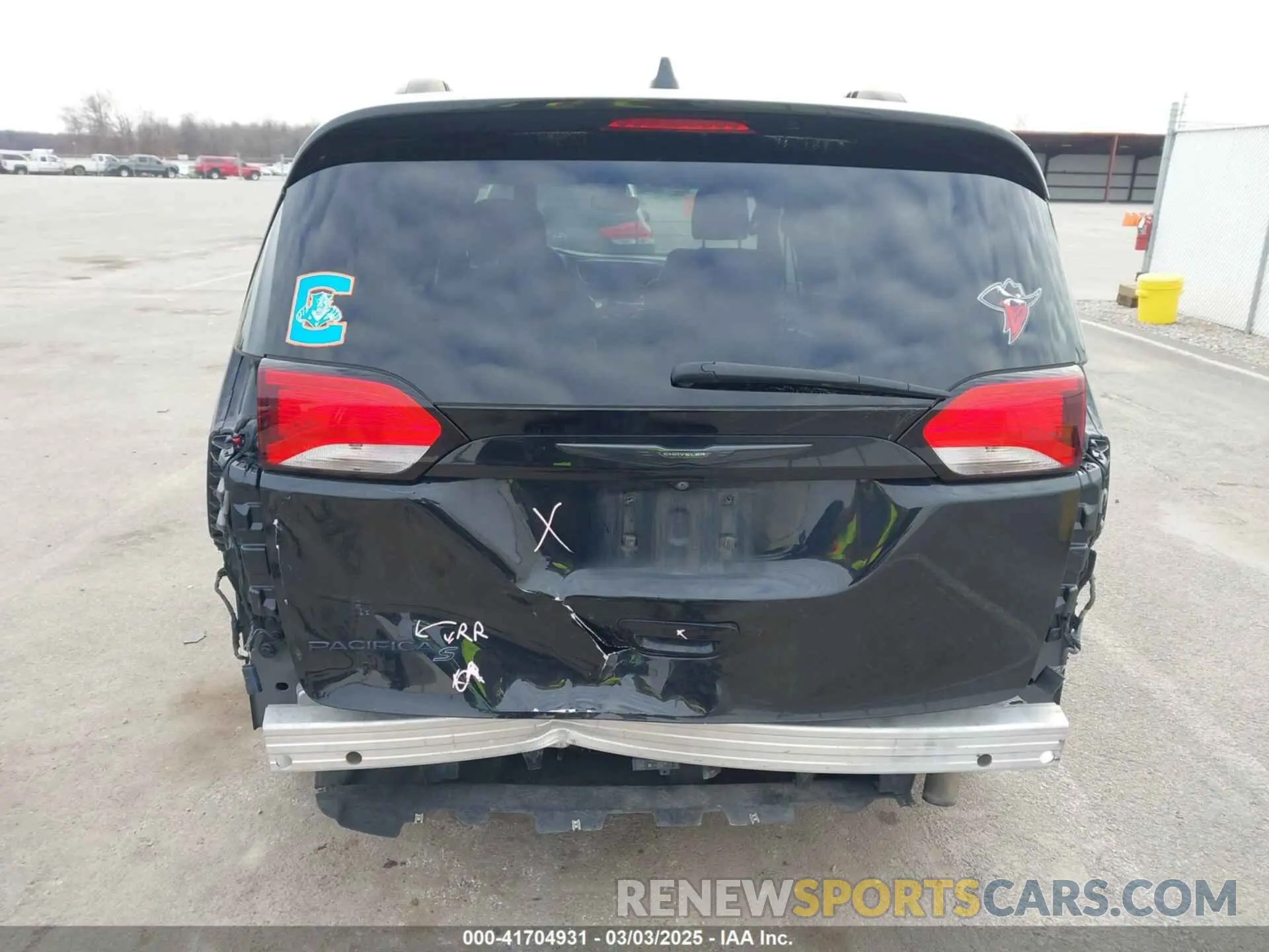 18 Фотография поврежденного автомобиля 2C4RC1FG8LR150537 CHRYSLER PACIFICA 2020