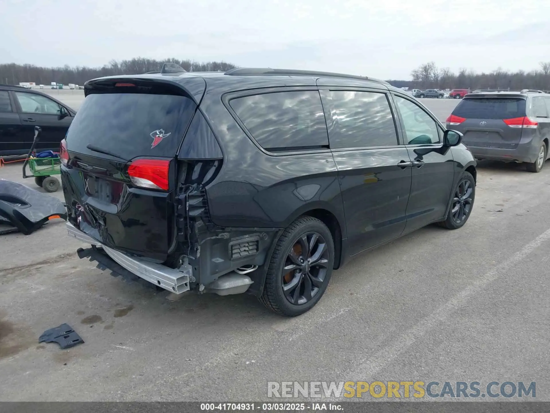 4 Фотография поврежденного автомобиля 2C4RC1FG8LR150537 CHRYSLER PACIFICA 2020
