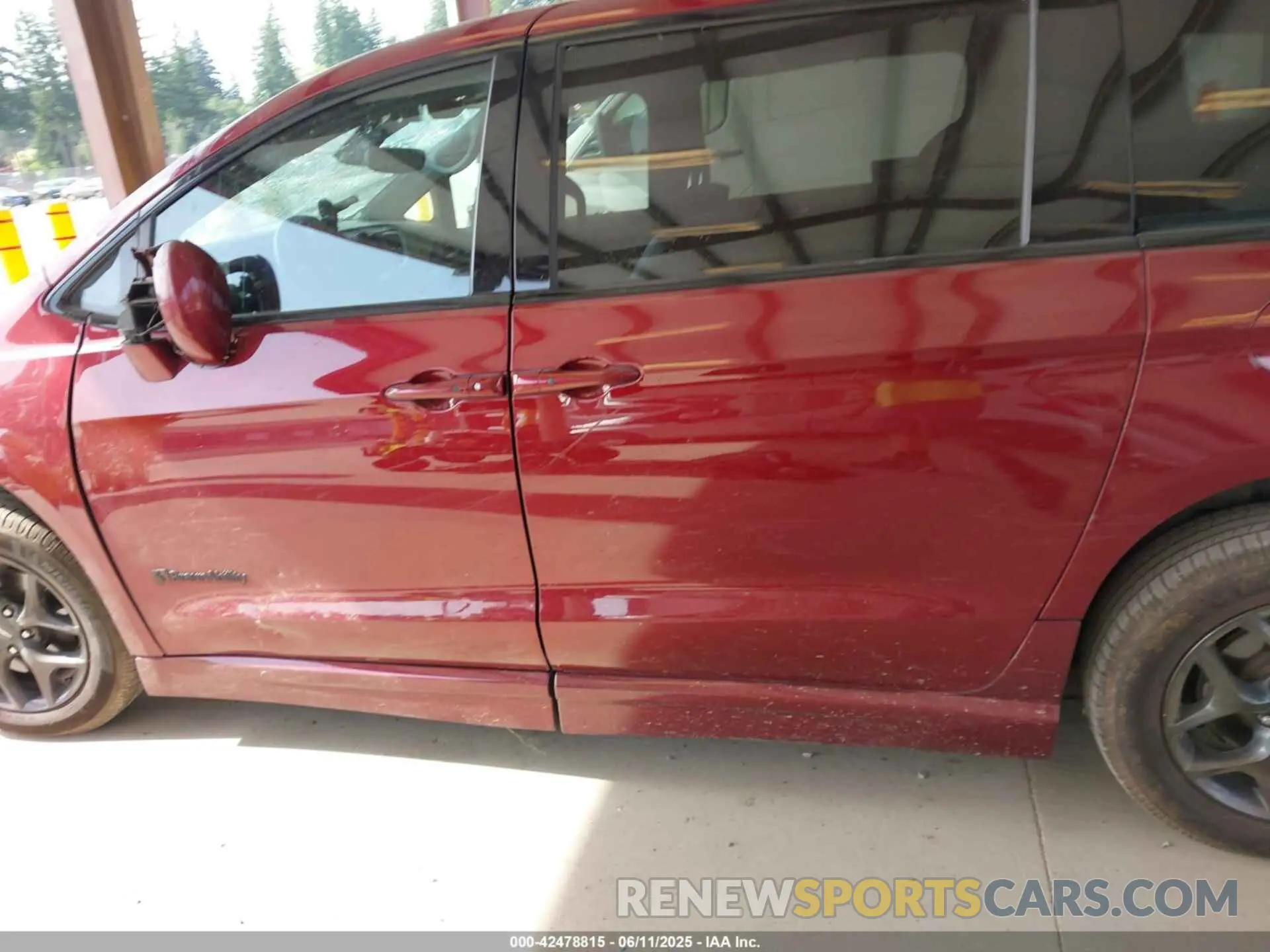 14 Photograph of a damaged car 2C4RC1FG9LR254678 CHRYSLER PACIFICA 2020