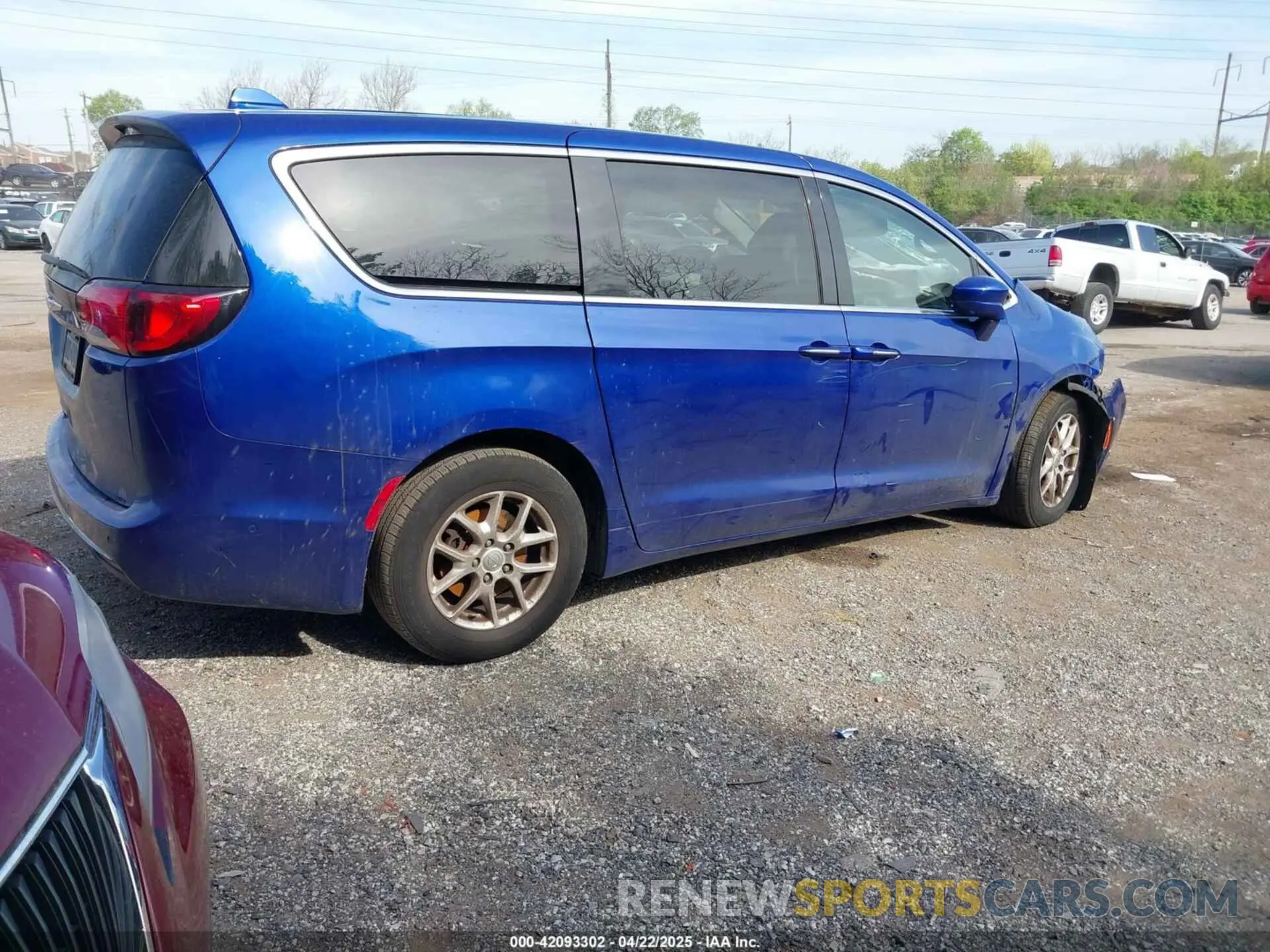 4 Фотография поврежденного автомобиля 2C4RC1FGXLR185354 CHRYSLER PACIFICA 2020