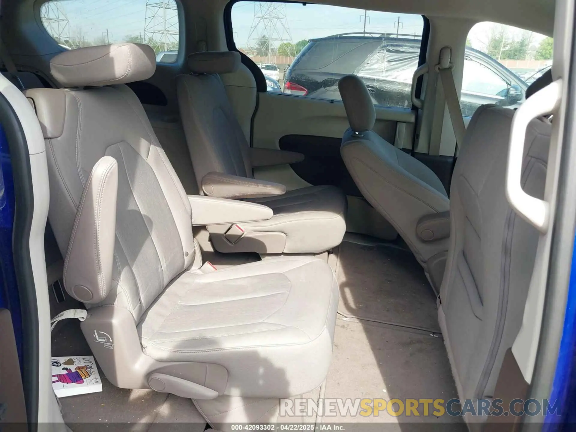 8 Фотография поврежденного автомобиля 2C4RC1FGXLR185354 CHRYSLER PACIFICA 2020