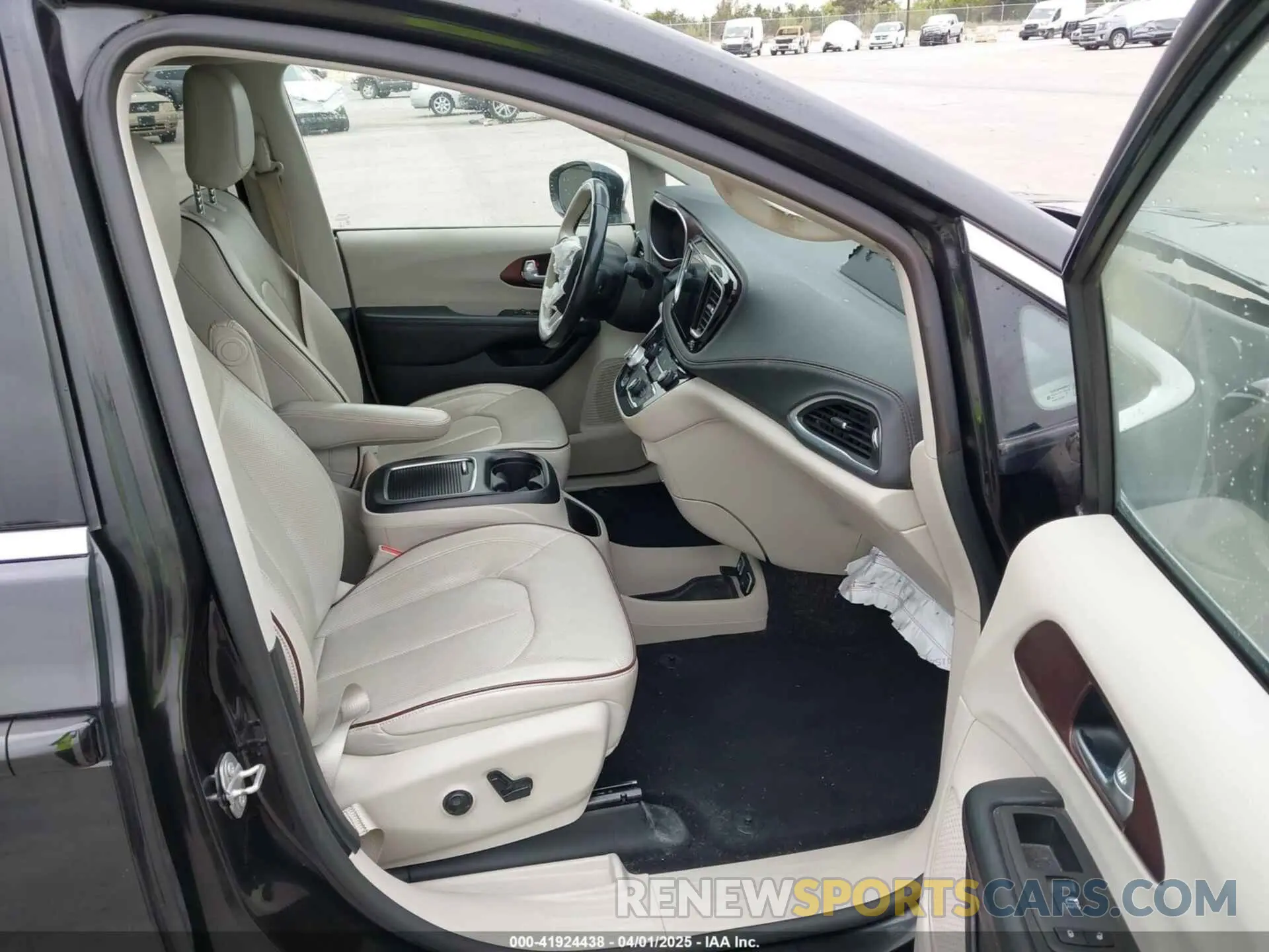 5 Фотография поврежденного автомобиля 2C4RC1GG0LR275546 CHRYSLER PACIFICA 2020