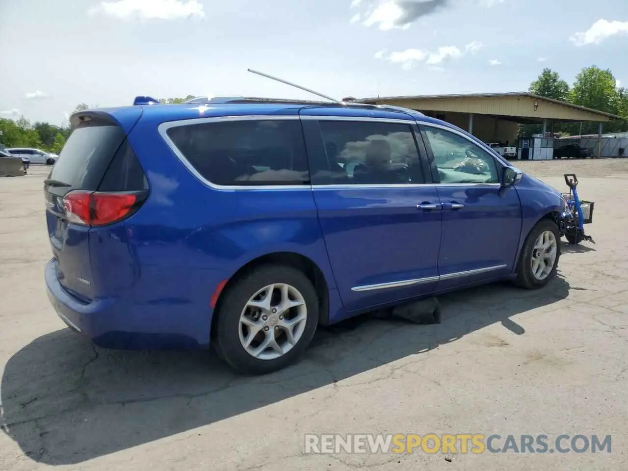 3 Photograph of a damaged car 2C4RC1GG0LR284747 CHRYSLER PACIFICA 2020