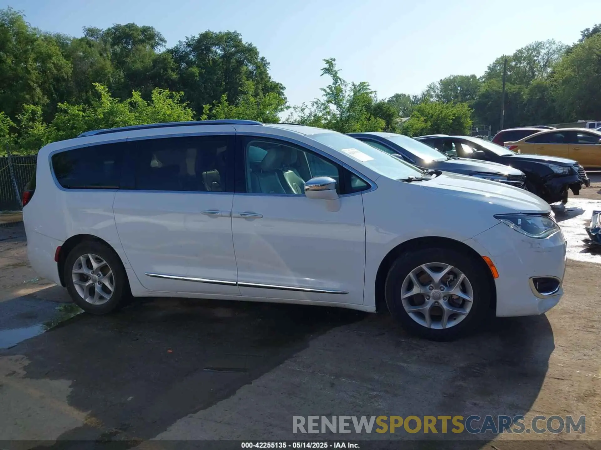 13 Фотография поврежденного автомобиля 2C4RC1GG1LR176086 CHRYSLER PACIFICA 2020