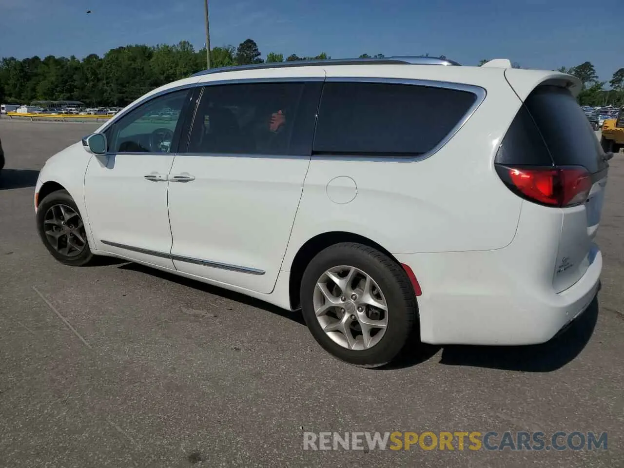 2 Photograph of a damaged car 2C4RC1GG2LR127835 CHRYSLER PACIFICA 2020