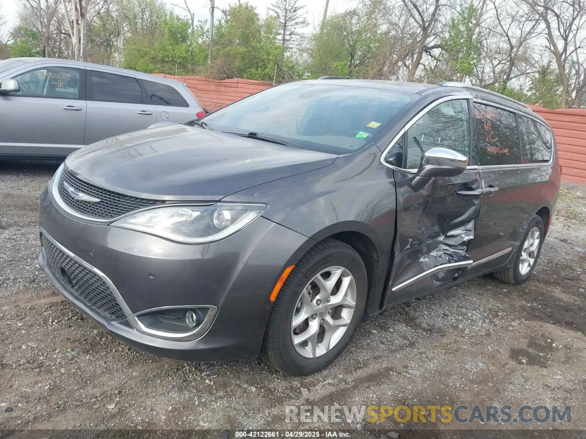 2 Фотография поврежденного автомобиля 2C4RC1GG2LR151861 CHRYSLER PACIFICA 2020