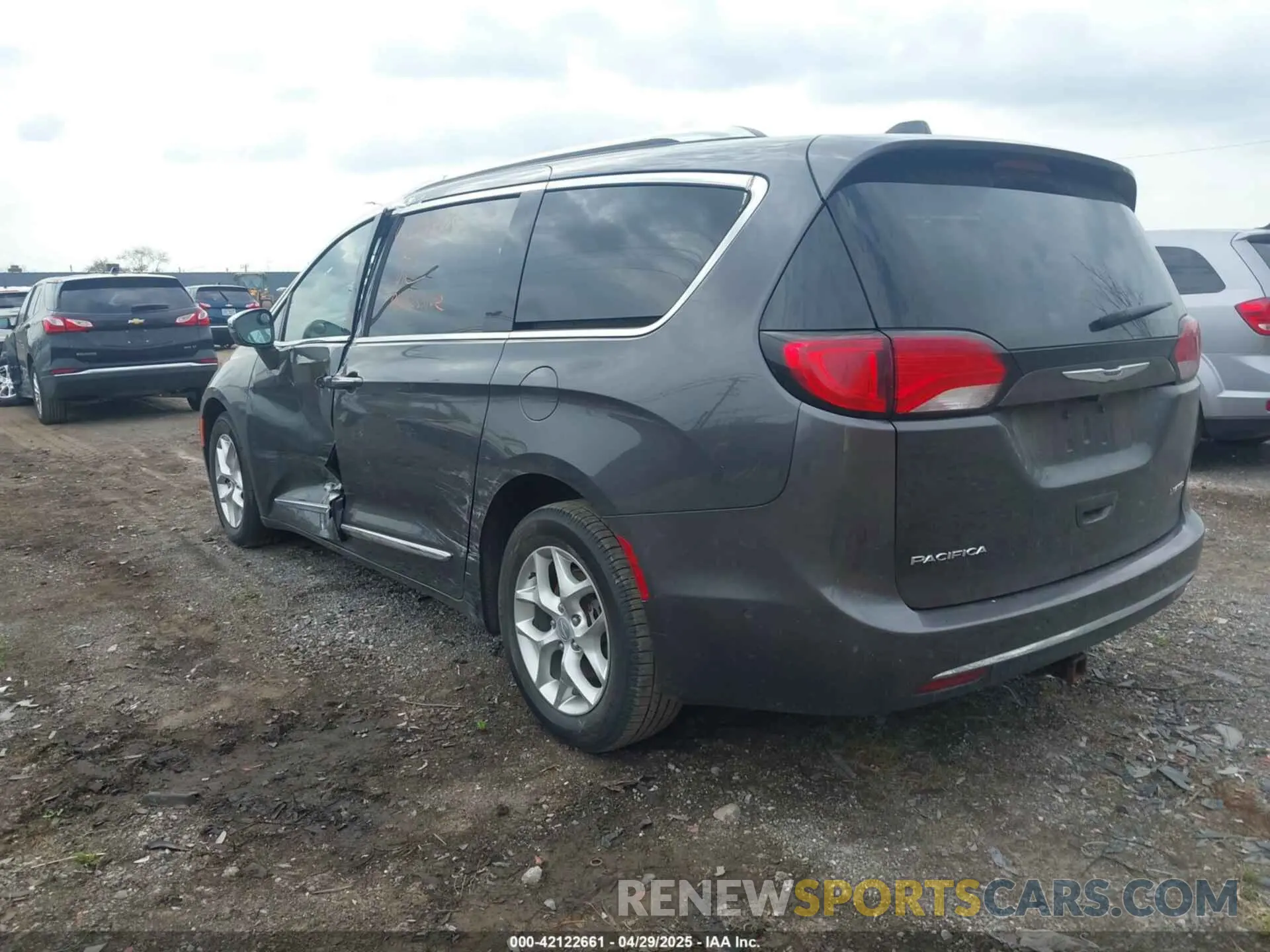 3 Фотография поврежденного автомобиля 2C4RC1GG2LR151861 CHRYSLER PACIFICA 2020