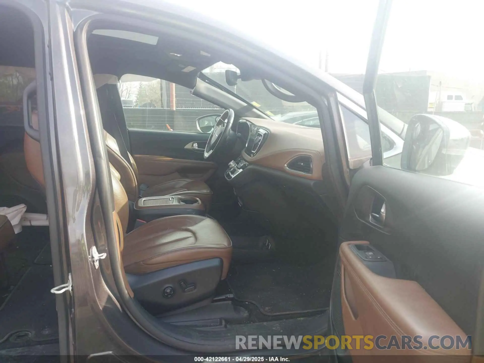 5 Фотография поврежденного автомобиля 2C4RC1GG2LR151861 CHRYSLER PACIFICA 2020